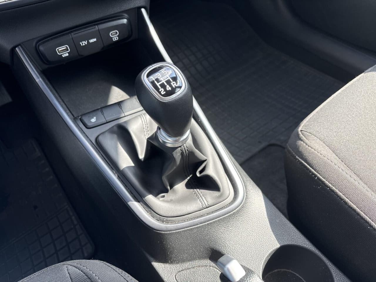 Hyundai i20 - zdjęcie 17