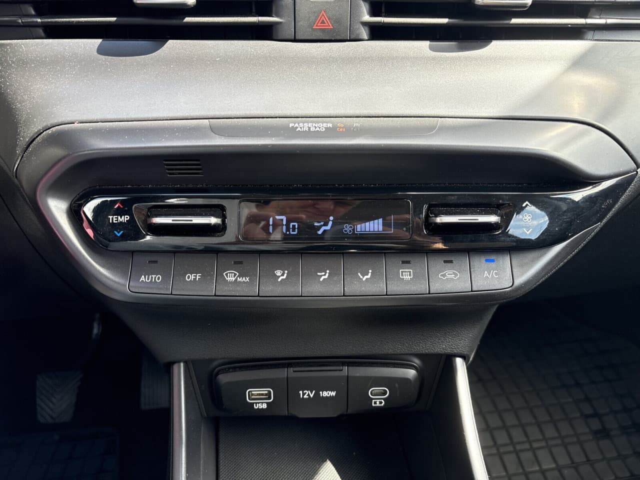Hyundai i20 - zdjęcie 12