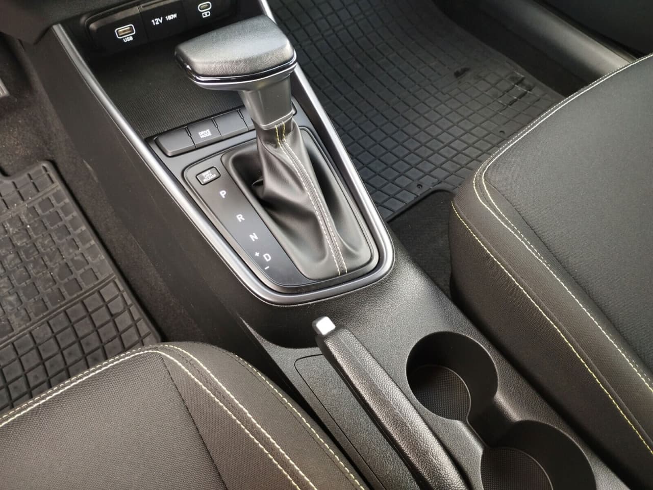 Hyundai i20 - zdjęcie 10