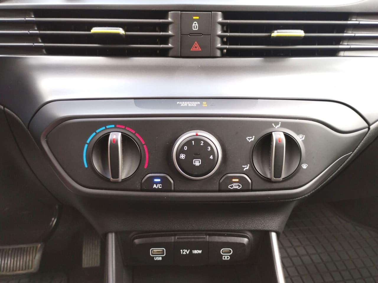 Hyundai i20 - zdjęcie 13