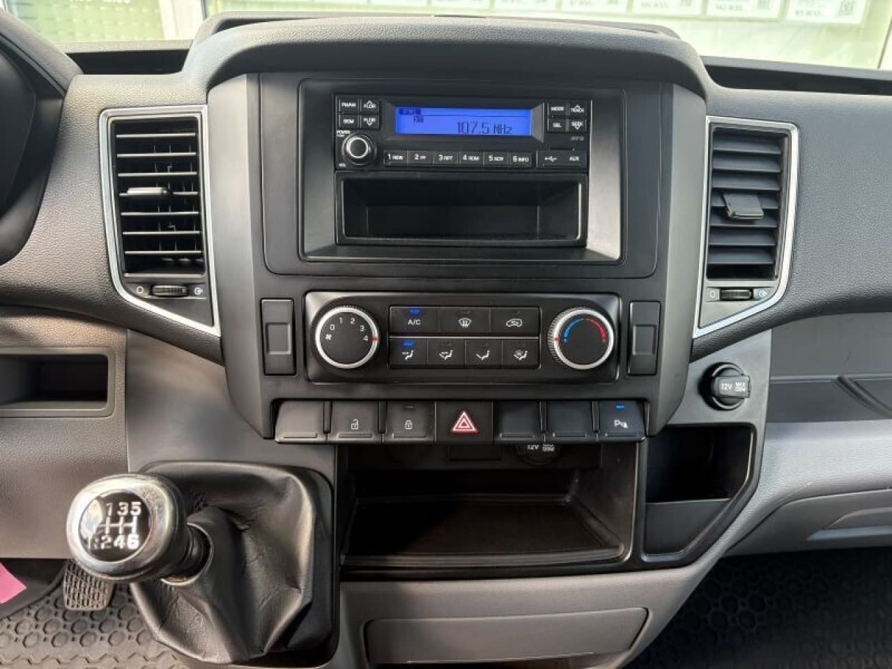 Hyundai H350 - zdjęcie 9
